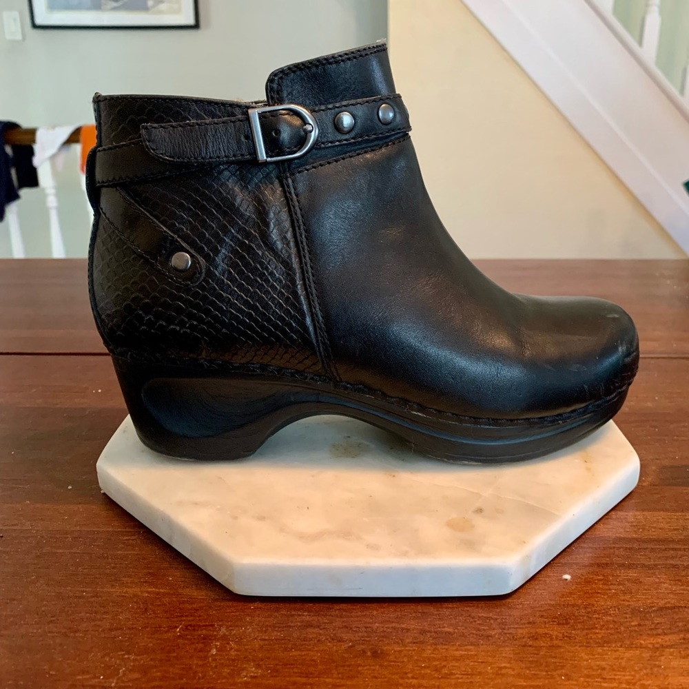 Sanita Danish clog booties 37